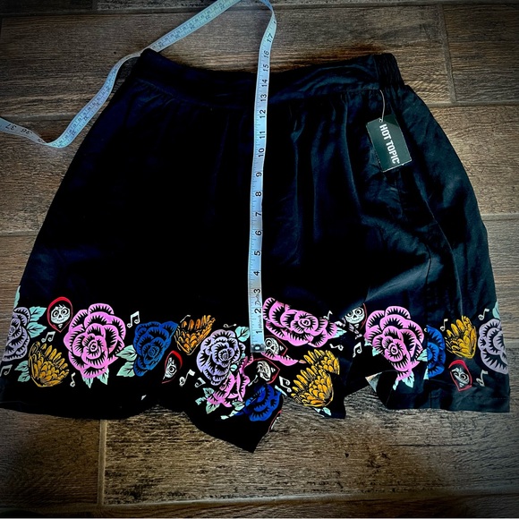 Hot Topic Pixar Coco movie shorts set floral print off shoulder M - Picture 5 of 11